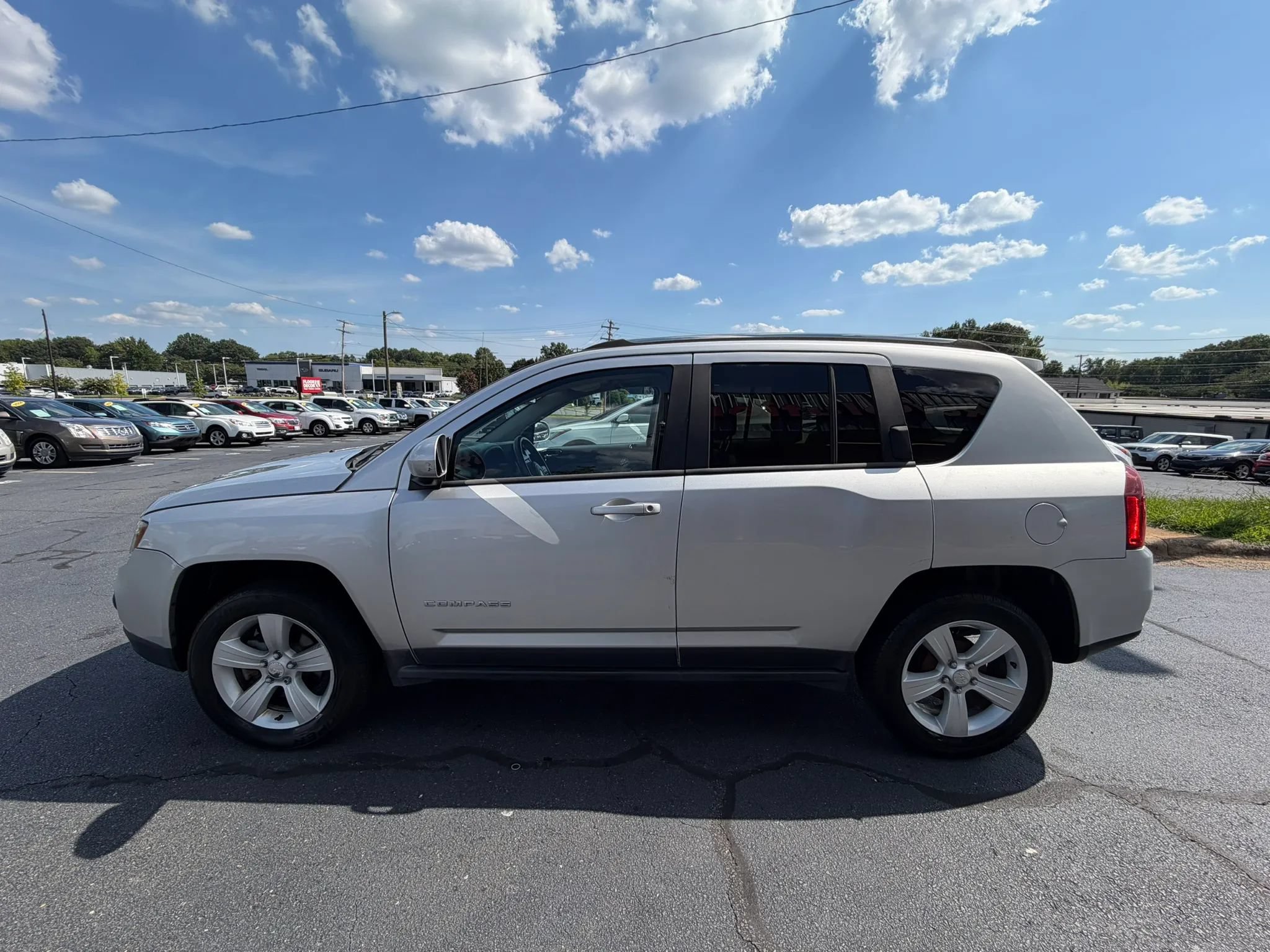 Used 2014 Jeep Compass Latitude FWD image 4