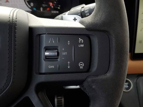 Used 2023 Land Rover Defender 110 V8 image 21