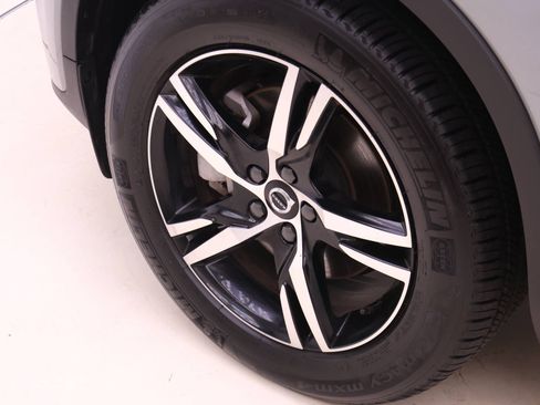 Used 2025 Volvo XC40 B5 Core image 22