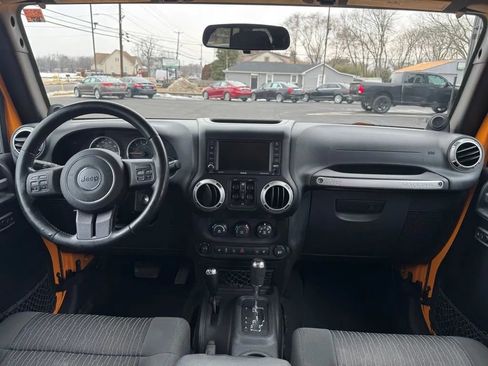 Used 2012 Jeep Wrangler Unlimited Sahara w/ Connectivity Group image 9