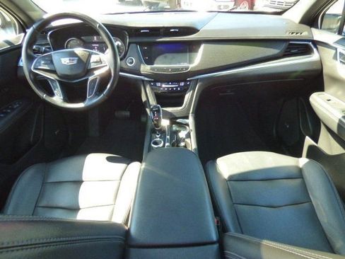 Used 2020 Cadillac XT5 Premium Luxury image 2