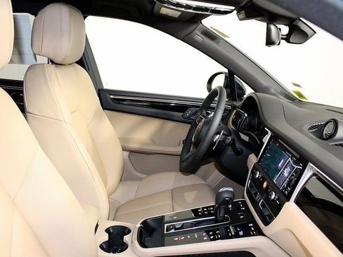 New 2026 Porsche Macan image 27