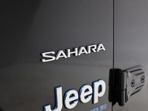 Used 2023 Jeep Wrangler Unlimited Sahara w/ Cold Weather Group AWD/4WD image 11