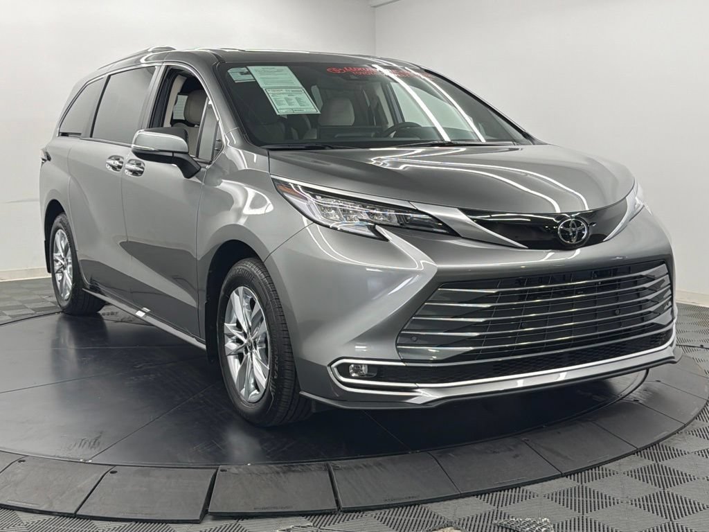 Used 2026 Toyota Sienna Limited FWD image 8