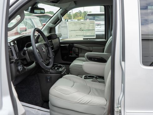 New 2026 GMC Savana 2500 w/ Driver Convenience Package image 17