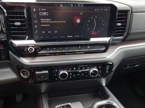 Used 2024 GMC Sierra 1500 SLT w/ SLT Premium Plus Package AWD/4WD image 19