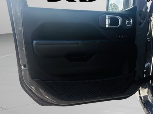 Used 2020 Jeep Gladiator Overland w/ Dual Top Group image 25