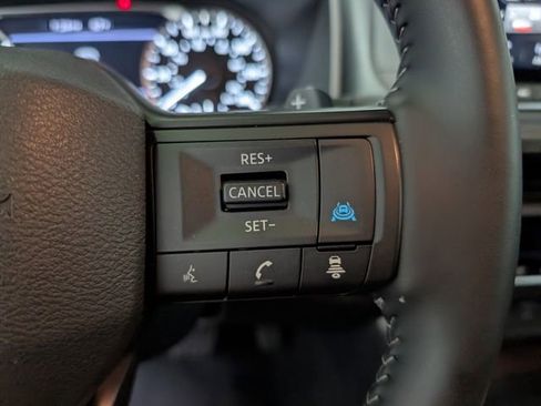 Used 2025 Nissan Rogue SV image 17