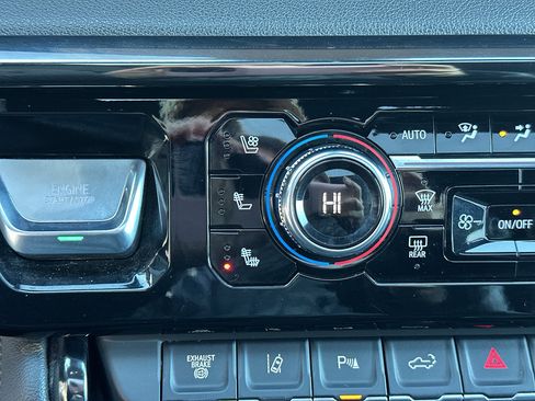 Used 2024 GMC Sierra 2500 AT4 w/ Technology Package image 25