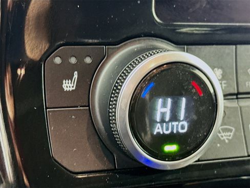 Used 2023 Toyota Highlander XLE image 17