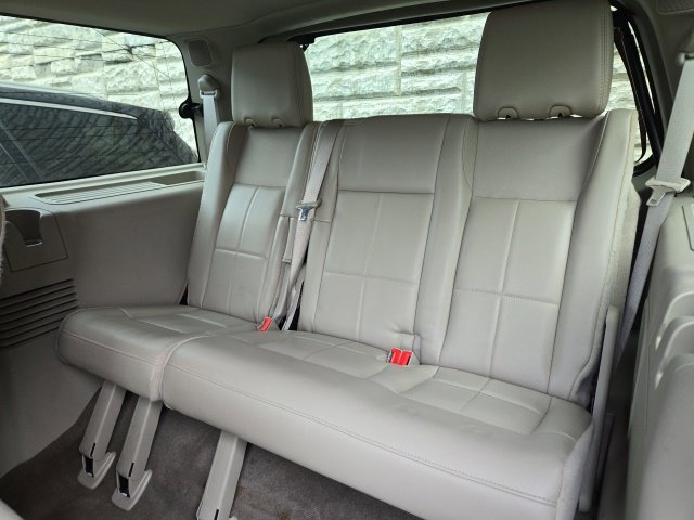 Used 2011 Lincoln Navigator 4WD image 40
