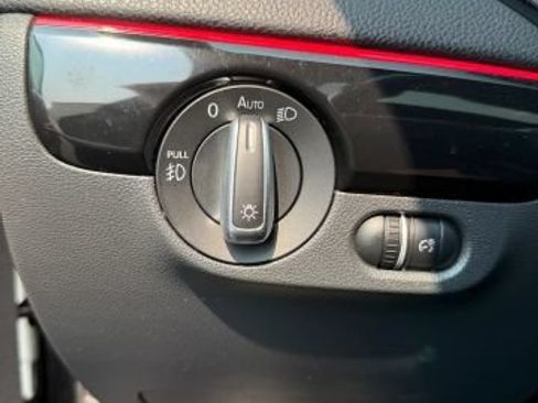 Used 2017 Volkswagen Jetta GLI FWD image 34