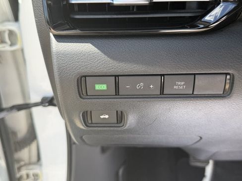 Used 2020 Nissan Sentra SV FWD image 23