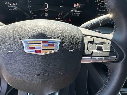 Used 2025 Cadillac XT4 Premium Luxury w/ Technology Package AWD/4WD image 25