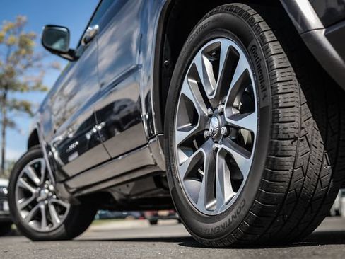 Used 2017 Jeep Grand Cherokee Overland AWD/4WD image 19
