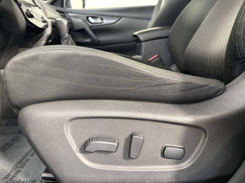 Used 2019 Nissan Rogue SV w/ Sun & Sound Touring Package AWD/4WD image 22