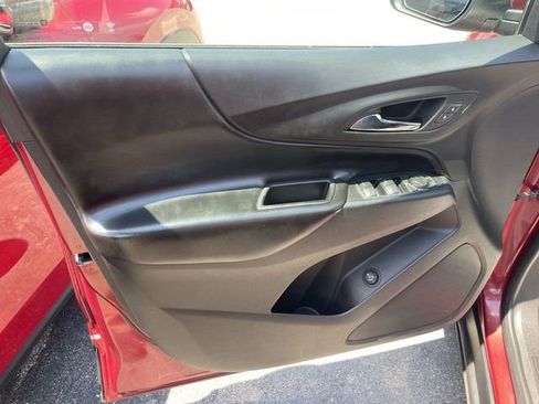 Used 2018 Chevrolet Equinox LT w/ Sun & Infotainment Package FWD image 4