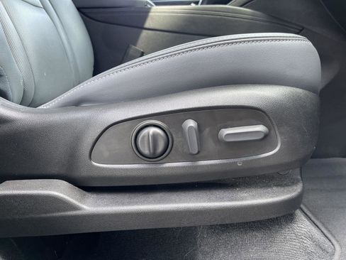 Used 2023 Buick Enclave Essence FWD image 32