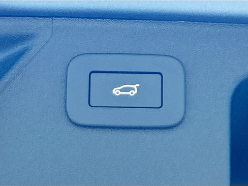 Used 2025 Land Rover Discovery Sport S image 9