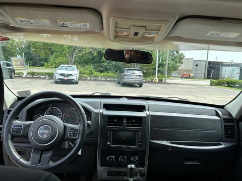 Used 2011 Jeep Liberty Sport RWD image 19