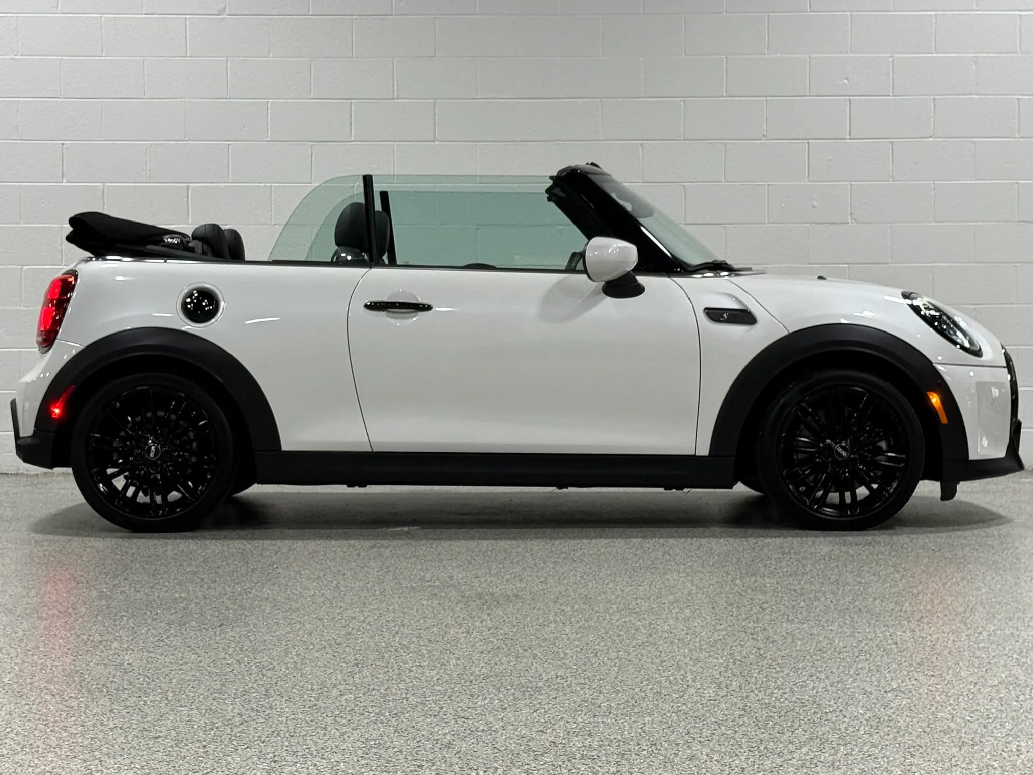 Used 2023 MINI Cooper S FWD image 5