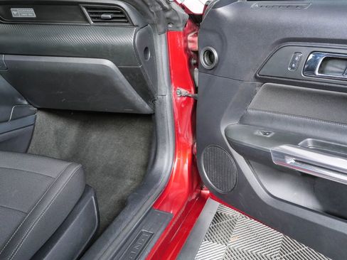 Used 2016 Ford Mustang Coupe RWD image 19