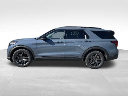 New 2026 Ford Explorer ST-Line w/ ST-Line Street Pack RWD image 2