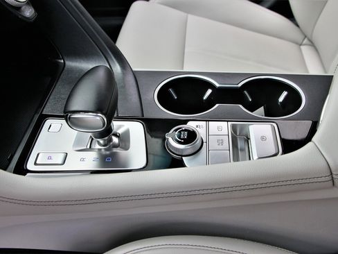 Used 2022 Genesis G70 2.0T image 35