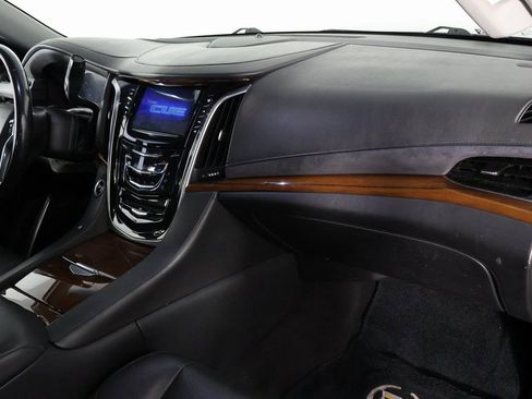 Used 2018 Cadillac Escalade Luxury image 9