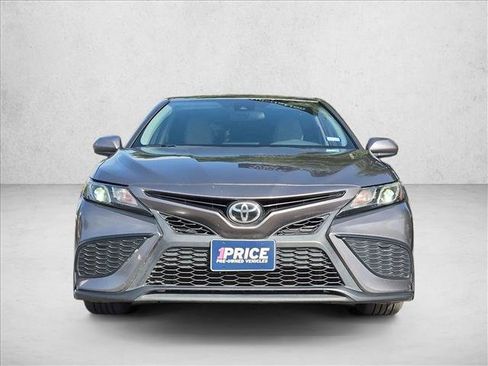 Used 2021 Toyota Camry SE FWD image 2