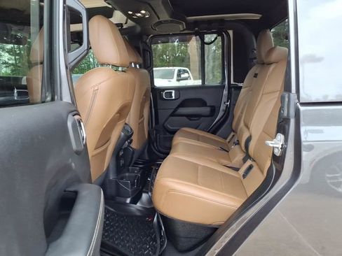 Used 2020 Jeep Gladiator Overland AWD/4WD image 19