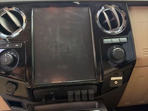 Used 2012 Ford F250 Lariat w/ Chrome Pkg image 4