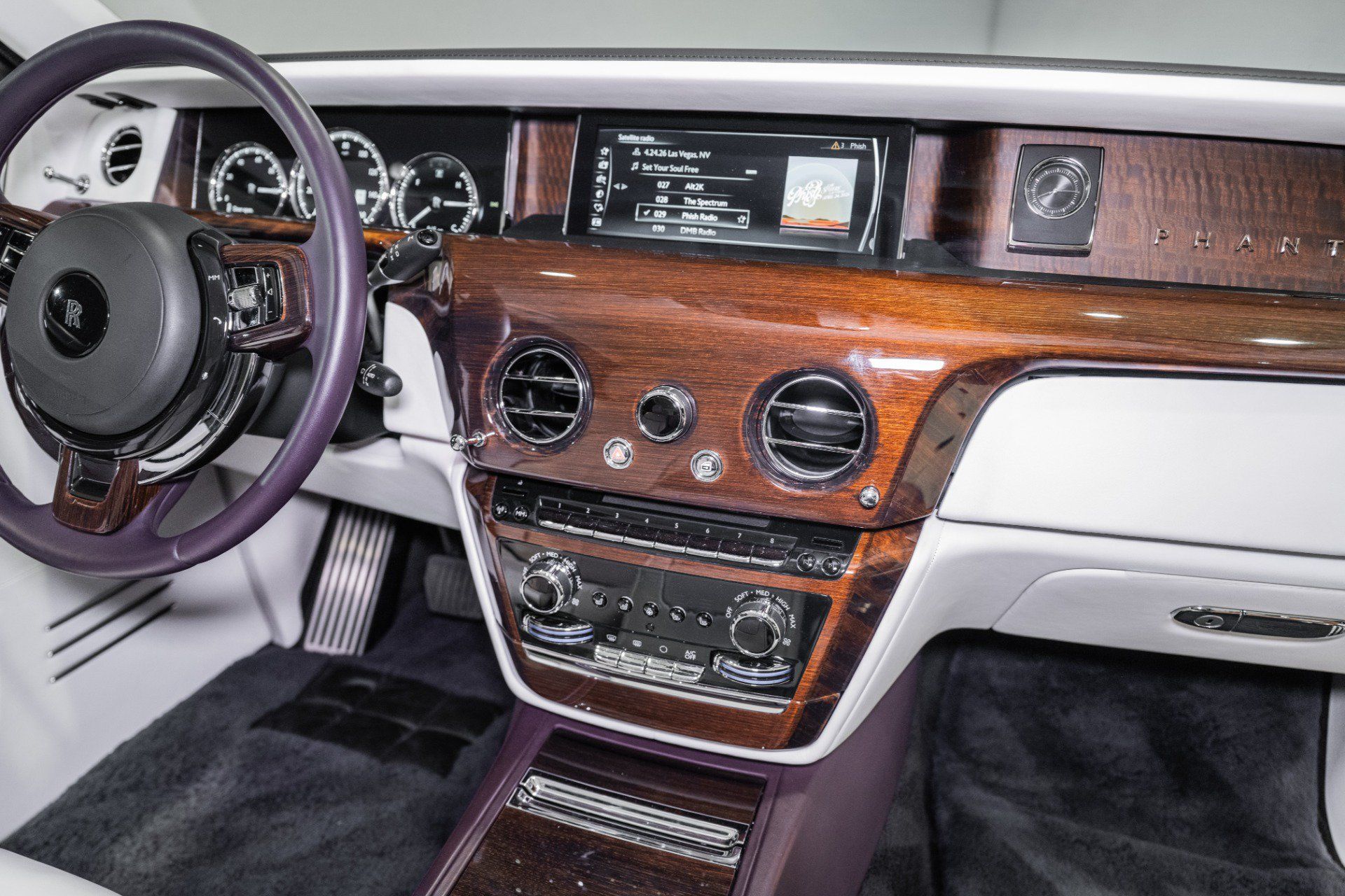 Used 2018 Rolls-Royce Phantom Sedan RWD image 34