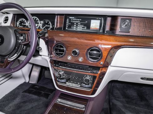 Used 2018 Rolls-Royce Phantom Sedan RWD image 34