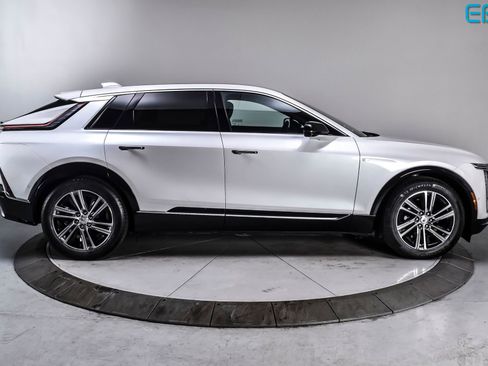 Used 2024 Cadillac Lyriq Luxury RWD image 7