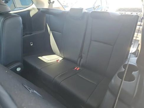 Used 2023 Toyota Highlander Limited FWD image 16