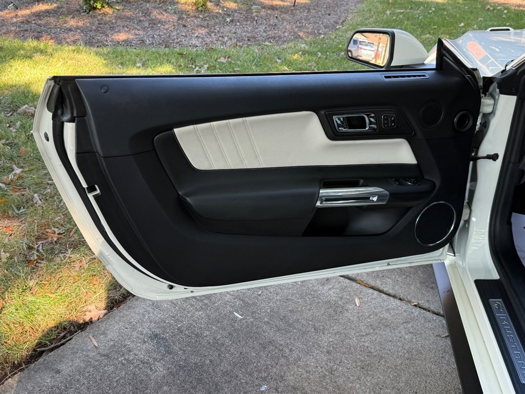 Used 2015 Ford Mustang 50 Years RWD image 46