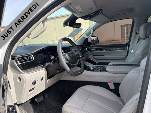 Used 2022 Jeep Wagoneer Series III w/ Convenience Group I image 11