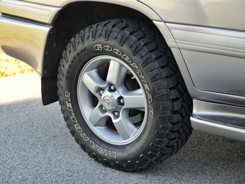 Used 2007 Toyota Land Cruiser AWD/4WD image 20
