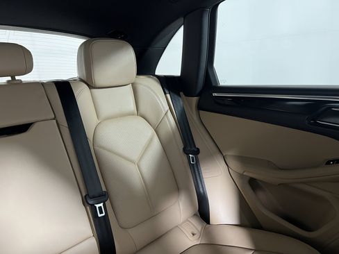 Certified 2026 Porsche Macan AWD/4WD image 17