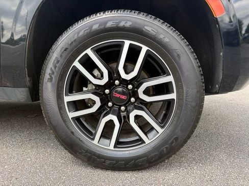 Used 2021 GMC Yukon AT4 w/ Rear Media and Nav Package AWD/4WD image 18