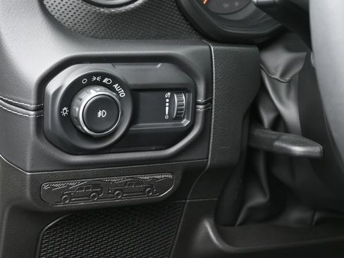 Used 2025 Jeep Wrangler Unlimited Rubicon image 22