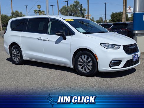 Used 2024 Chrysler Pacifica Limited FWD image 1