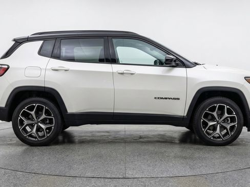 Used 2025 Jeep Compass Limited AWD/4WD image 11