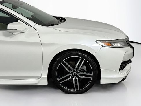 Used 2017 Honda Accord Touring image 42
