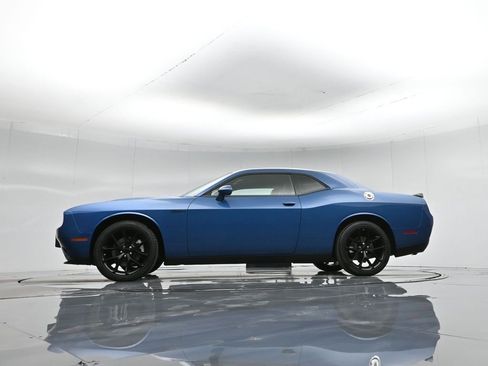 Used 2022 Dodge Challenger SXT w/ Plus Package image 8