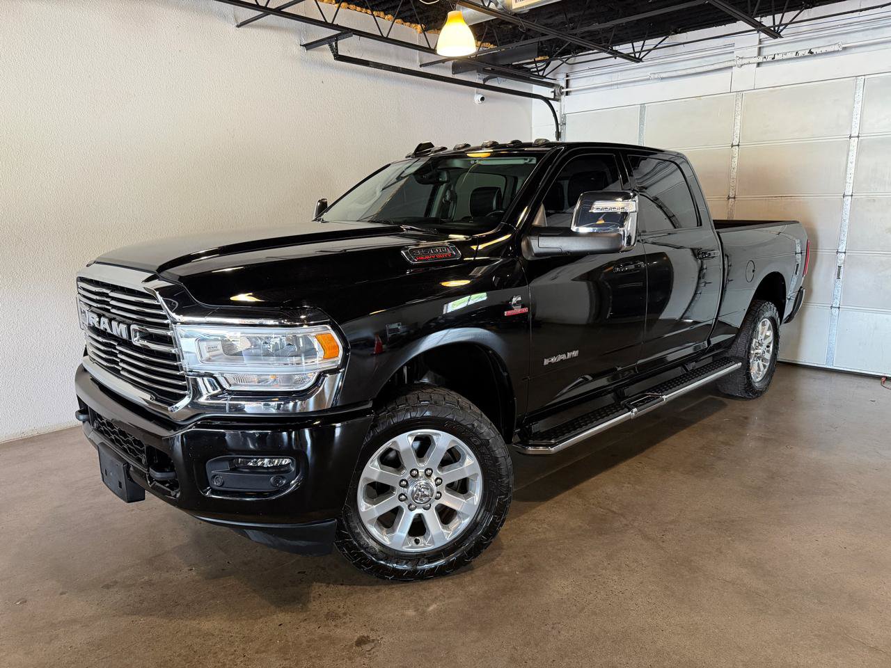 Used 2023 RAM 3500 Laramie AWD/4WD image 1