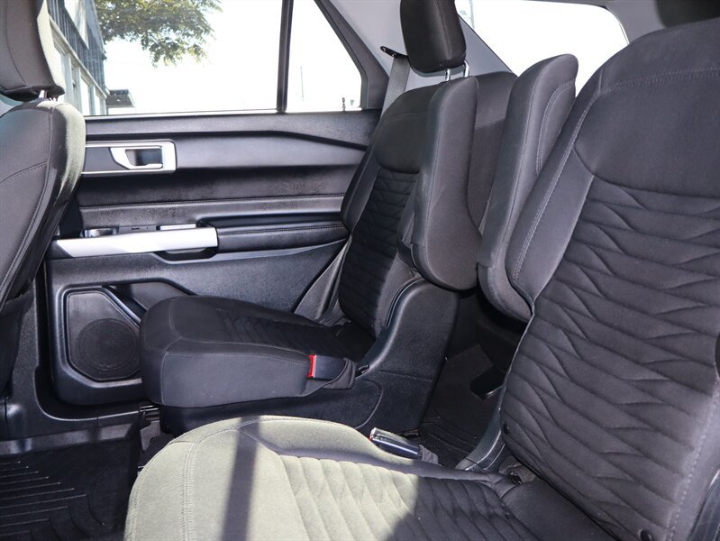 Used 2021 Ford Explorer XLT AWD/4WD image 18