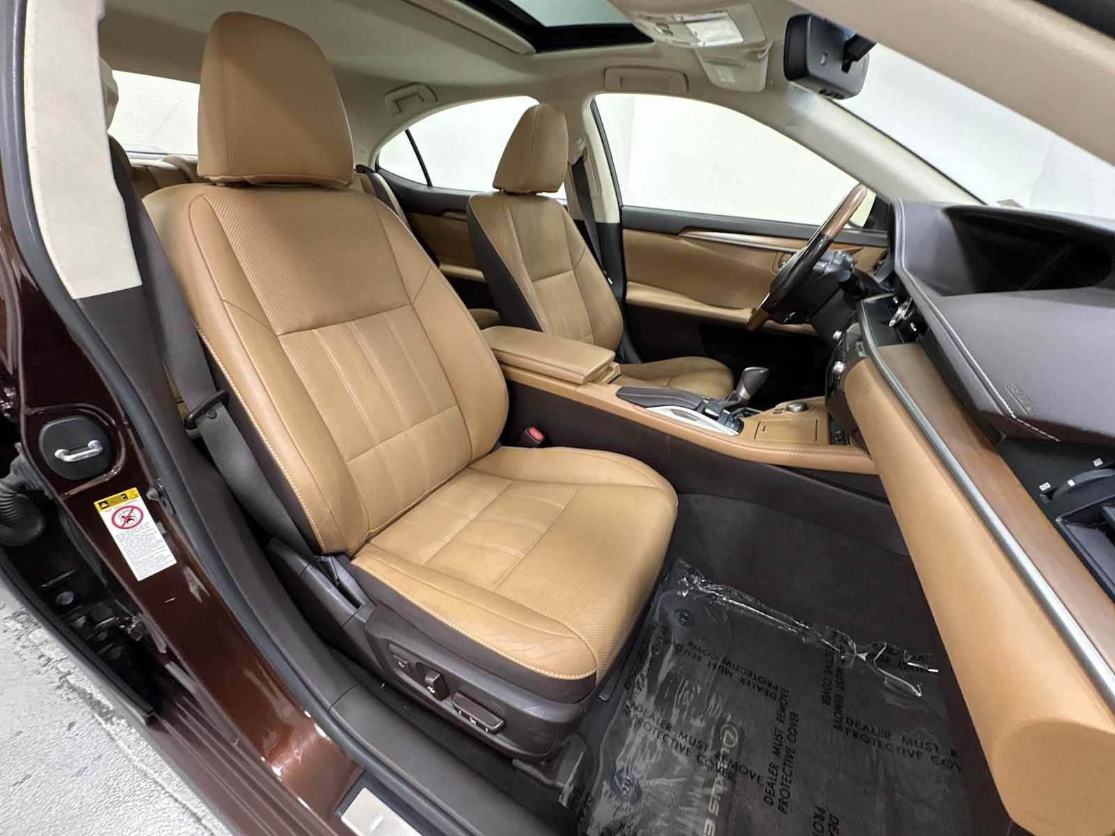 Used 2016 Lexus ES 300h w/ Luxury Package w/Wood Trim FWD image 30