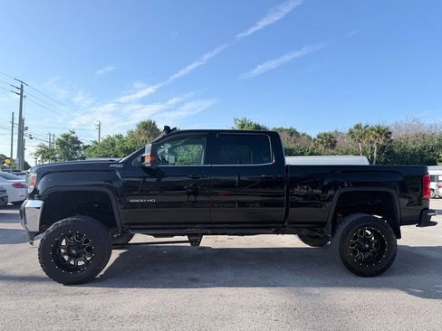 Used 2018 GMC Sierra 2500 SLE w/ Suspension Package, Off-Road AWD/4WD image 2